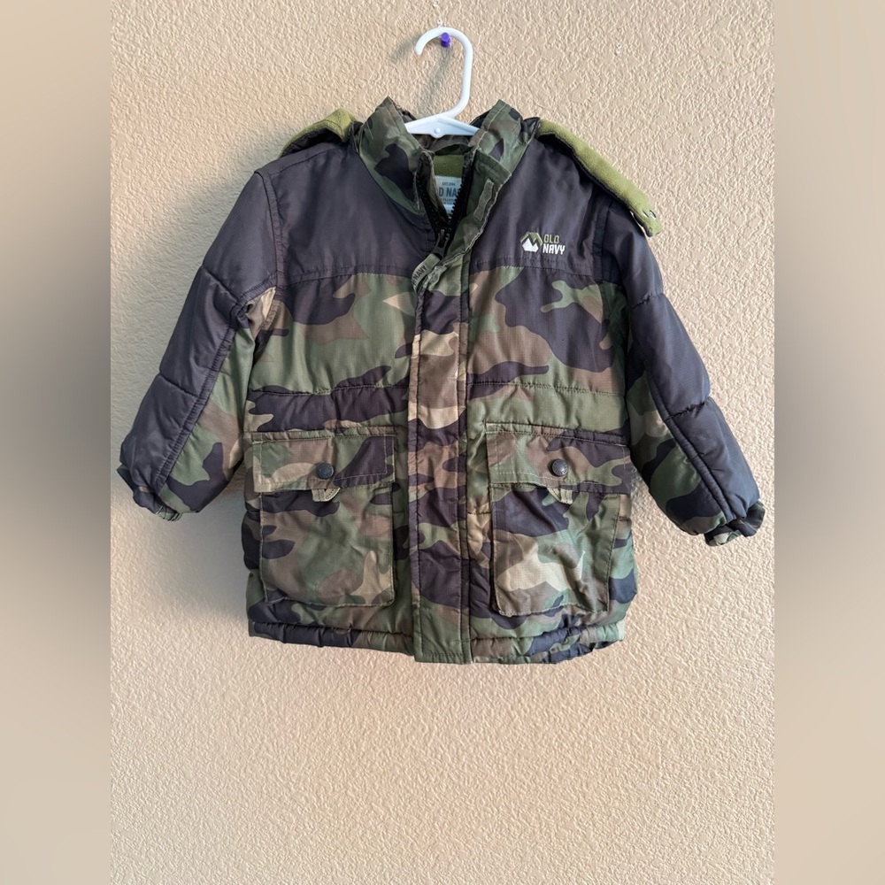 Old Navy Kids Green Camouflage Puffer Jacket